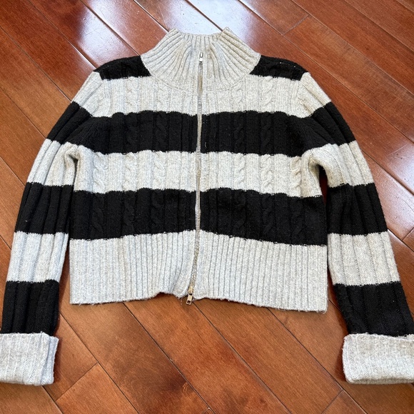 NYC Knits Women's Gray & Black Cropped Zip-up Ribbed Knit Jacket, size Large - Picture 3 of 8